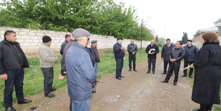 İcra başçısı Ürkməzli kəndində vətəndaşların müraciəti ilə yerində tanış olub